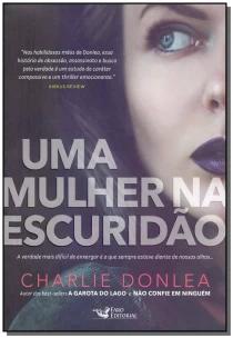 Uma mulher na escuridão
